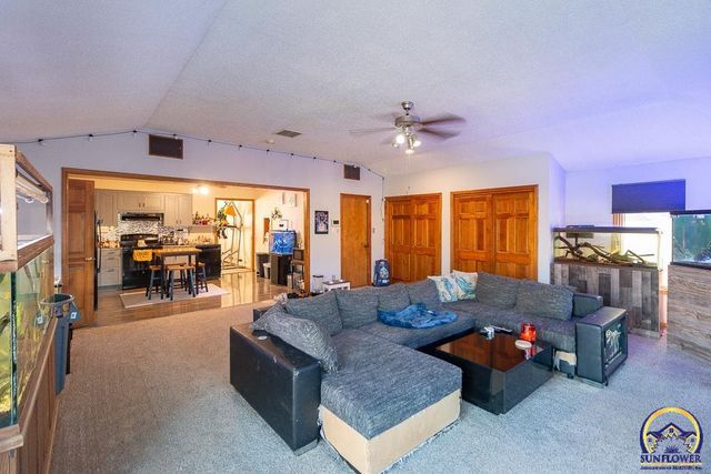 4032 SW 34th ST, Topeka, KS 66614