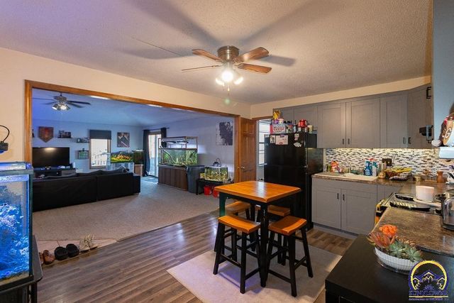 4032 SW 34th ST, Topeka, KS 66614