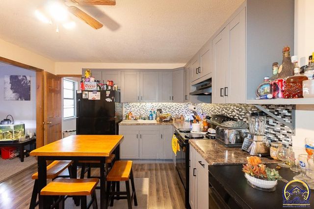 4032 SW 34th ST, Topeka, KS 66614