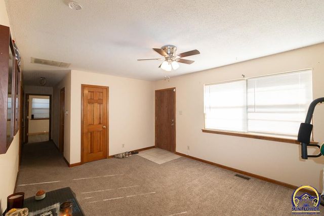 4032 SW 34th ST, Topeka, KS 66614