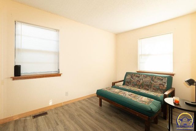 4032 SW 34th ST, Topeka, KS 66614