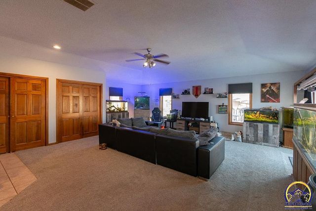 4032 SW 34th ST, Topeka, KS 66614