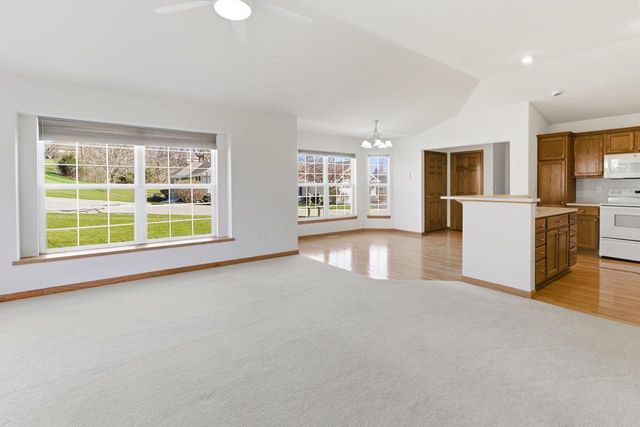 N96W14211 Knollcrest CIRCLE, Germantown, WI 53022