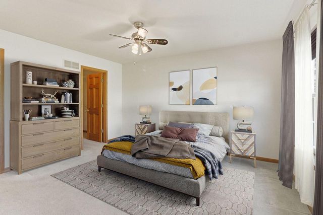 N96W14211 Knollcrest CIRCLE, Germantown, WI 53022