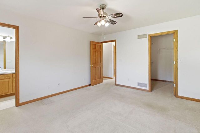 N96W14211 Knollcrest CIRCLE, Germantown, WI 53022