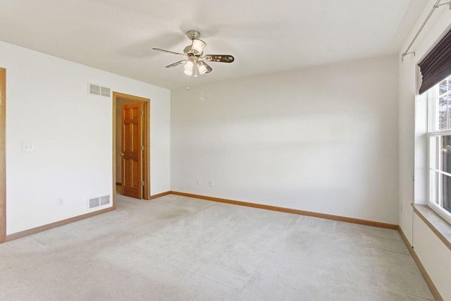 N96W14211 Knollcrest CIRCLE, Germantown, WI 53022