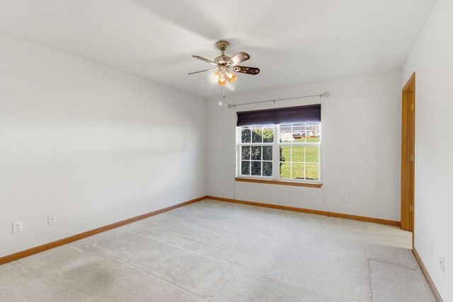 N96W14211 Knollcrest CIRCLE, Germantown, WI 53022