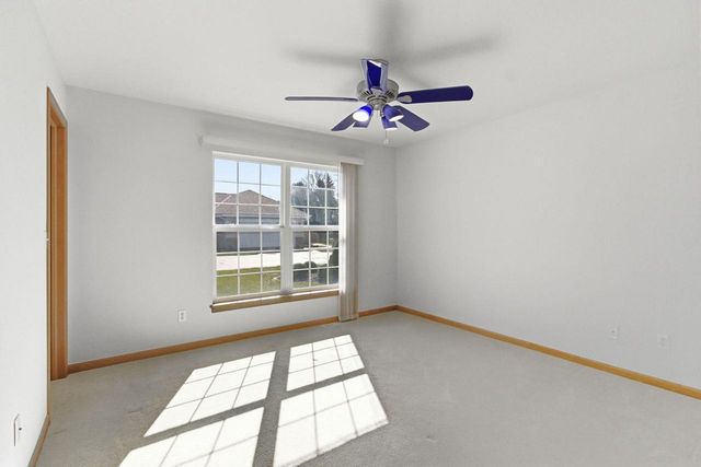 N96W14211 Knollcrest CIRCLE, Germantown, WI 53022