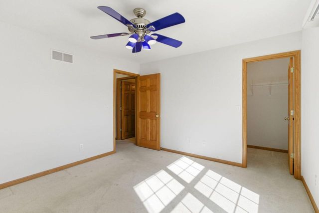 N96W14211 Knollcrest CIRCLE, Germantown, WI 53022