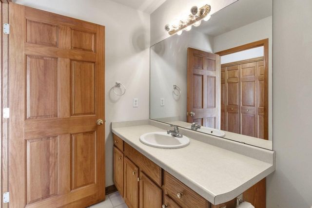 N96W14211 Knollcrest CIRCLE, Germantown, WI 53022