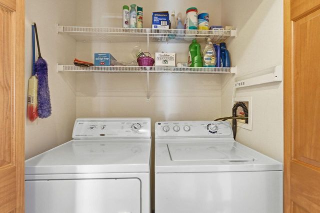 N96W14211 Knollcrest CIRCLE, Germantown, WI 53022