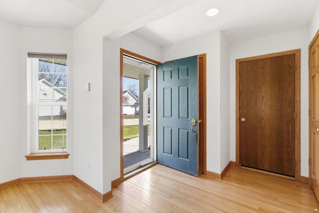 N96W14211 Knollcrest CIRCLE, Germantown, WI 53022