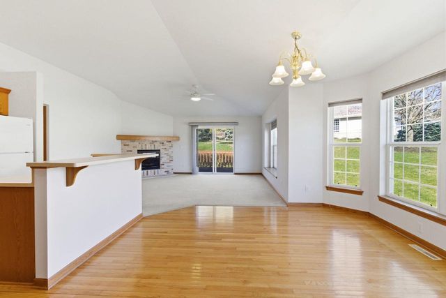 N96W14211 Knollcrest CIRCLE, Germantown, WI 53022