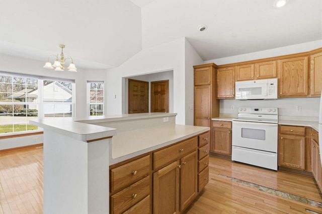 N96W14211 Knollcrest CIRCLE, Germantown, WI 53022