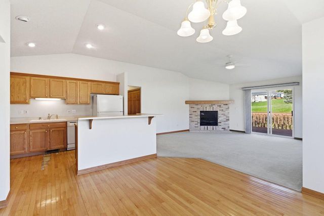 N96W14211 Knollcrest CIRCLE, Germantown, WI 53022