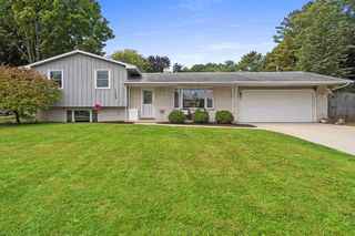 1522 ARGONNE DRIVE, Green Bay, WI 54304