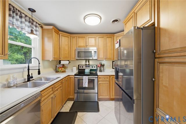 23 Huntsman Rd, Sandston, VA 23150