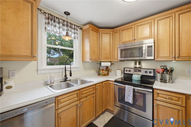 23 Huntsman Rd, Sandston, VA 23150