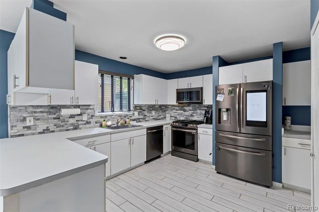 3195 Green Oaks Drive, West Bloomfield, MI 48324