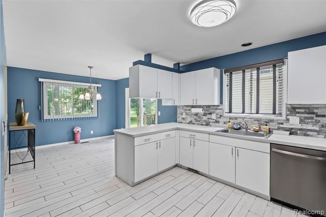 3195 Green Oaks Drive, West Bloomfield, MI 48324