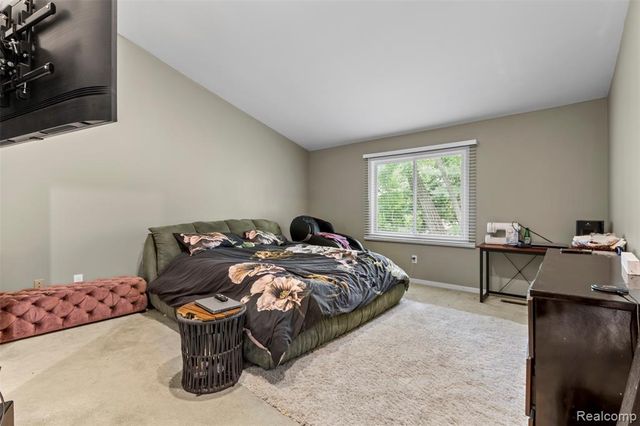 3195 Green Oaks Drive, West Bloomfield, MI 48324