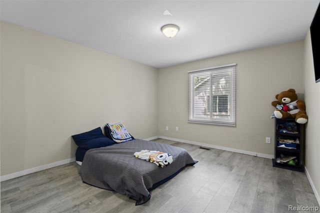 3195 Green Oaks Drive, West Bloomfield, MI 48324