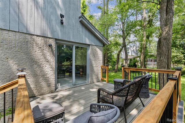 3195 Green Oaks Drive, West Bloomfield, MI 48324