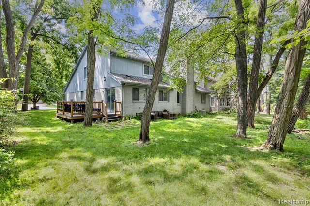 3195 Green Oaks Drive, West Bloomfield, MI 48324