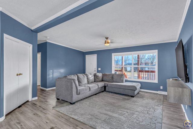 319 SE 44th Ter, Topeka, KS 66609