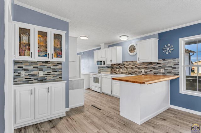 319 SE 44th Ter, Topeka, KS 66609