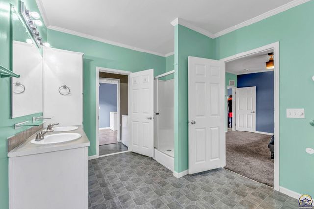 319 SE 44th Ter, Topeka, KS 66609