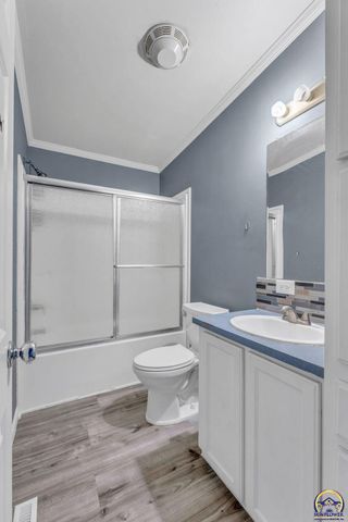 319 SE 44th Ter, Topeka, KS 66609