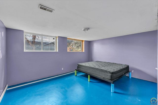 319 SE 44th Ter, Topeka, KS 66609