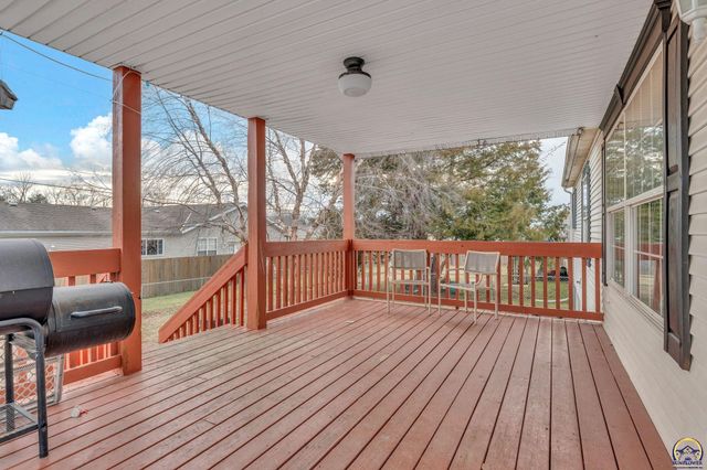 319 SE 44th Ter, Topeka, KS 66609