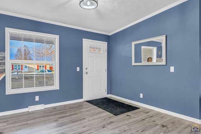 319 SE 44th Ter, Topeka, KS 66609