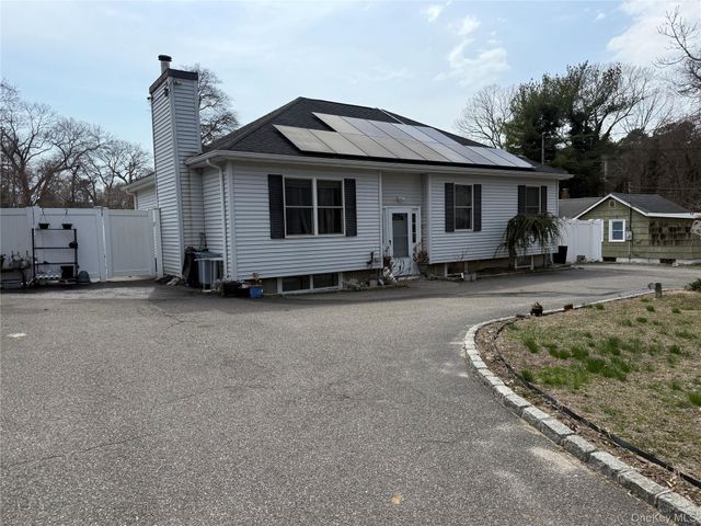 2 1st Street, Coram, NY 11727