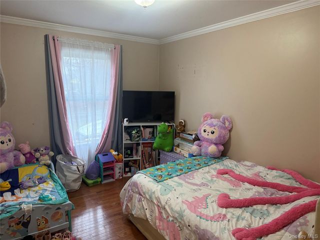 2 1st Street, Coram, NY 11727