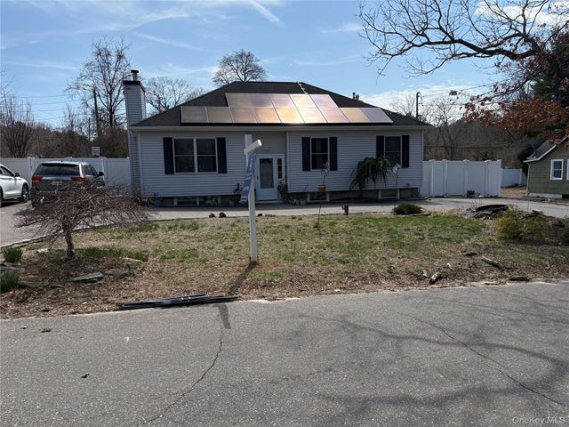 2 1st Street, Coram, NY 11727