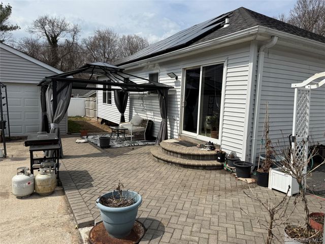 2 1st Street, Coram, NY 11727