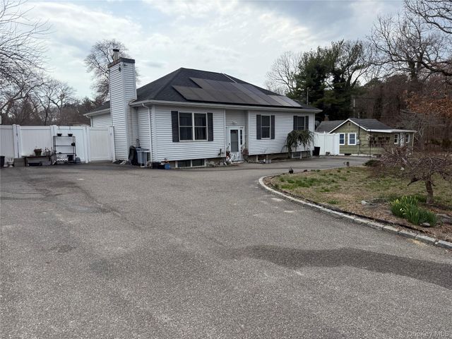 2 1st Street, Coram, NY 11727