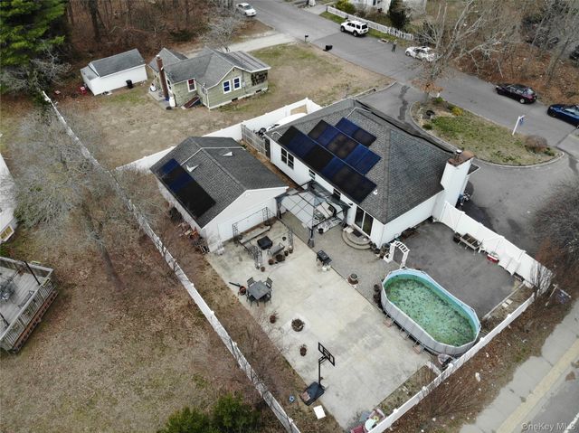 2 1st Street, Coram, NY 11727