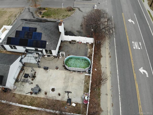 2 1st Street, Coram, NY 11727