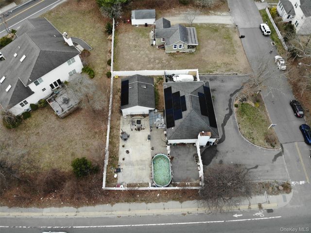 2 1st Street, Coram, NY 11727