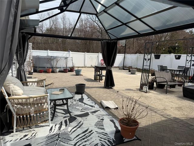 2 1st Street, Coram, NY 11727