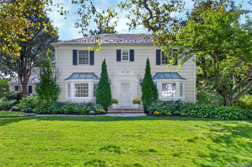 602 Park Avenue, Manhasset, NY 11030 — exterior