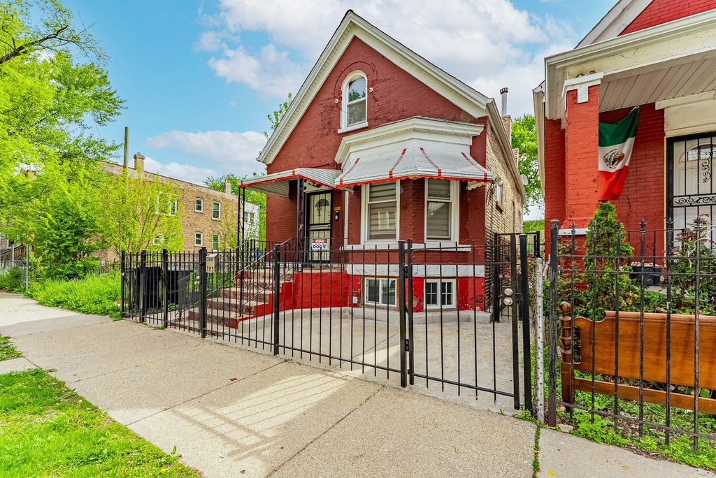 705 N Ridgeway Avenue, Chicago, IL 60624