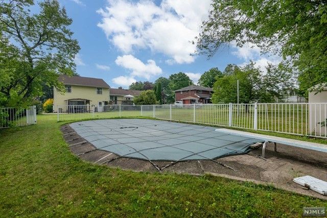 905 Lake Avenue, Clark, NJ 07066