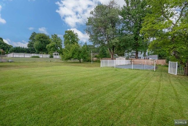 905 Lake Avenue, Clark, NJ 07066