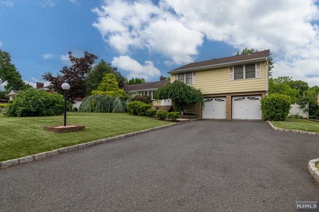 905 Lake Avenue, Clark, NJ 07066