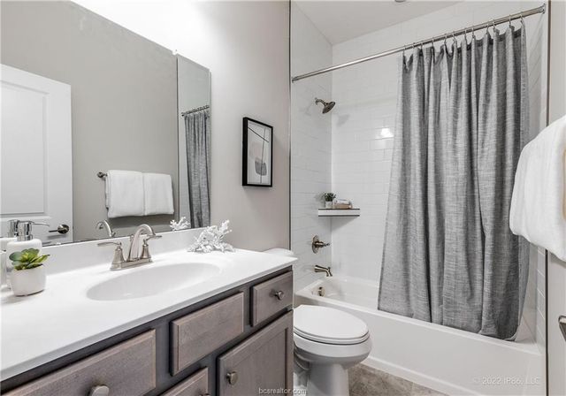 4056 Lakeside Club Drive, College Station, TX 77845